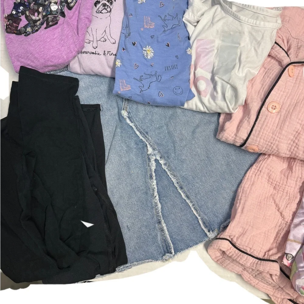 Girls sz 4/5/6 Assorted Clothing Bundle pjs, tshirts, Denim Skirt, leggings